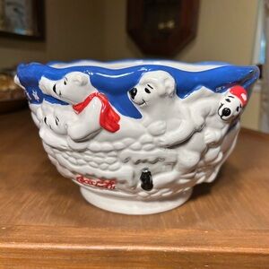 2002 Coca-Cola Large Ceramic Bowl w/Polar Bears in Winter Scene Vintage 8"-dia